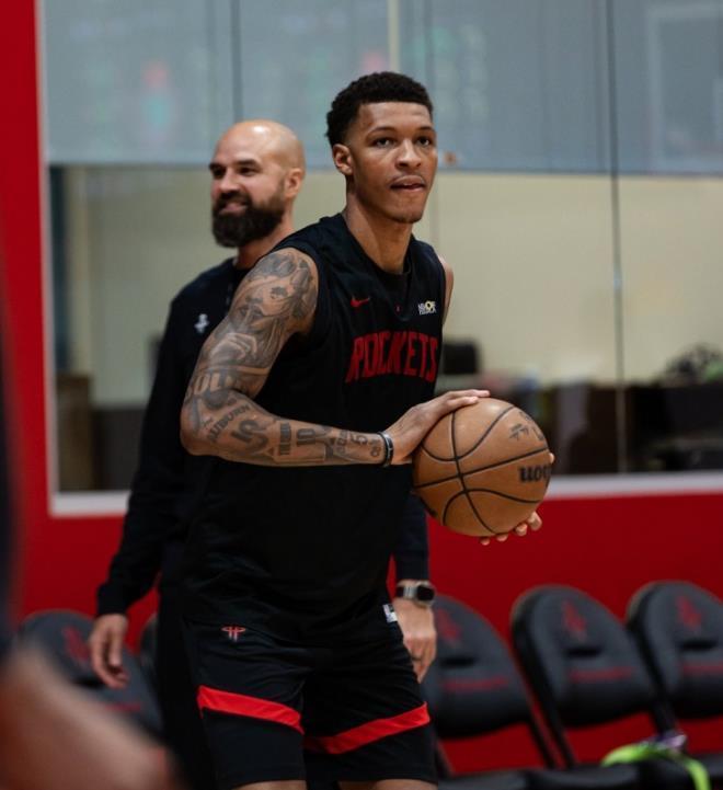 开云体育APP-火箭队出场阵容巨变！10人轮换洗牌，双向后卫砍9+7+4，2阵挑大梁