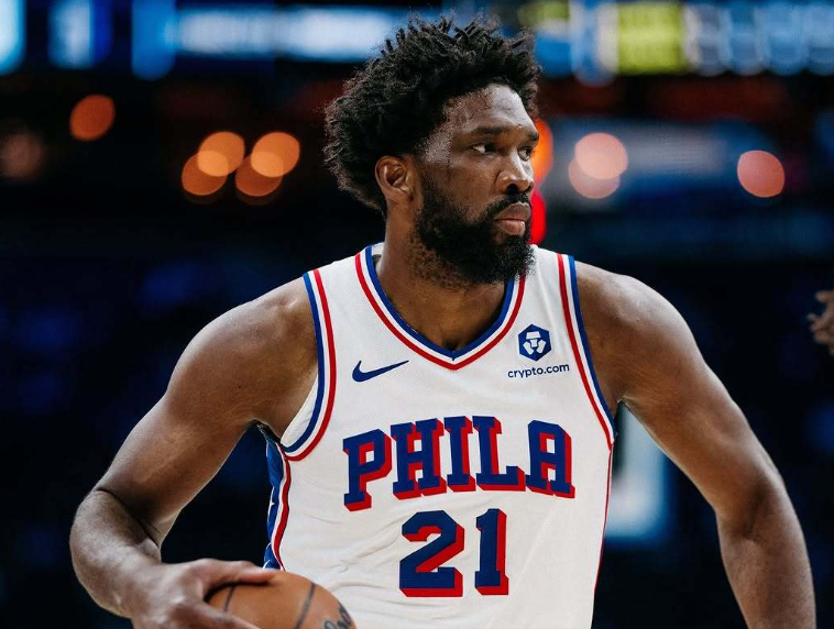 开云体育平台-恩比德复出7失误，探花郎15+8马克西爆砍33分，76人客场复仇猛龙