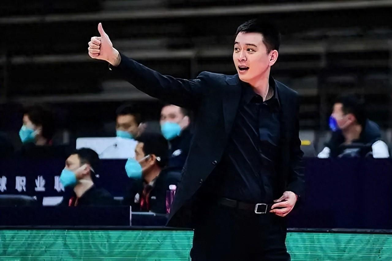 开云体育APP-这就是杨鸣的个人魅力！揽责不甩锅，低谷中撑起辽篮风骨！