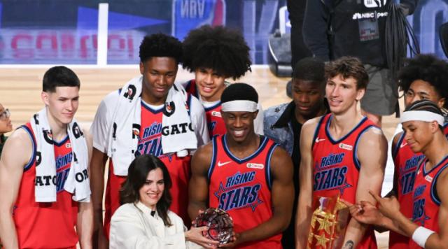 开云体育平台-夺新秀赛MVP！埃奇库姆压哨罚球锁定胜局